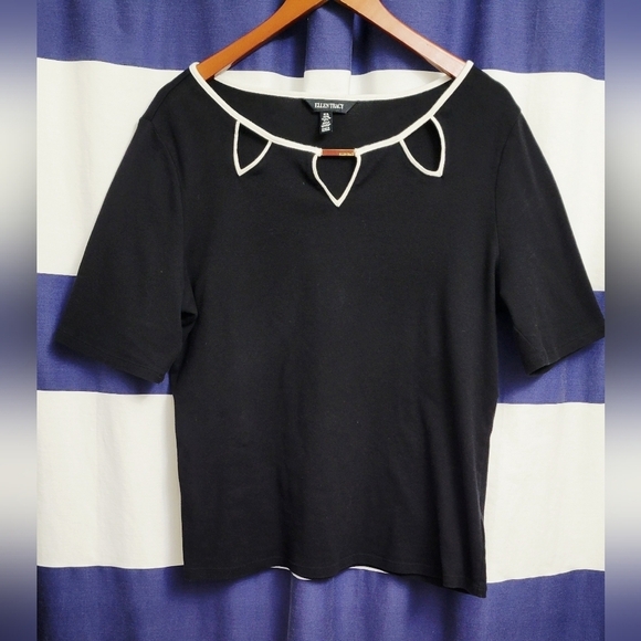 Ellen Tracy Tops - Ellen Tracy Black Knit Top with White Accents | Classic Contrast Trim